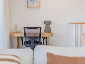 Maison mitoyenne, 3 chambres, vue mer | Coin séjour | TV connectée de 55 pouces avec chaînes numériques, Netflix