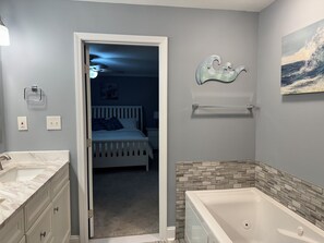 3 quartos, ferros/tábuas de passar roupa, Wi-Fi, roupa de cama