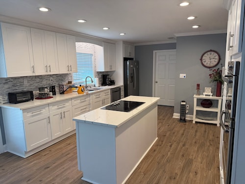 Peaceful Modern Country Home with all amenities