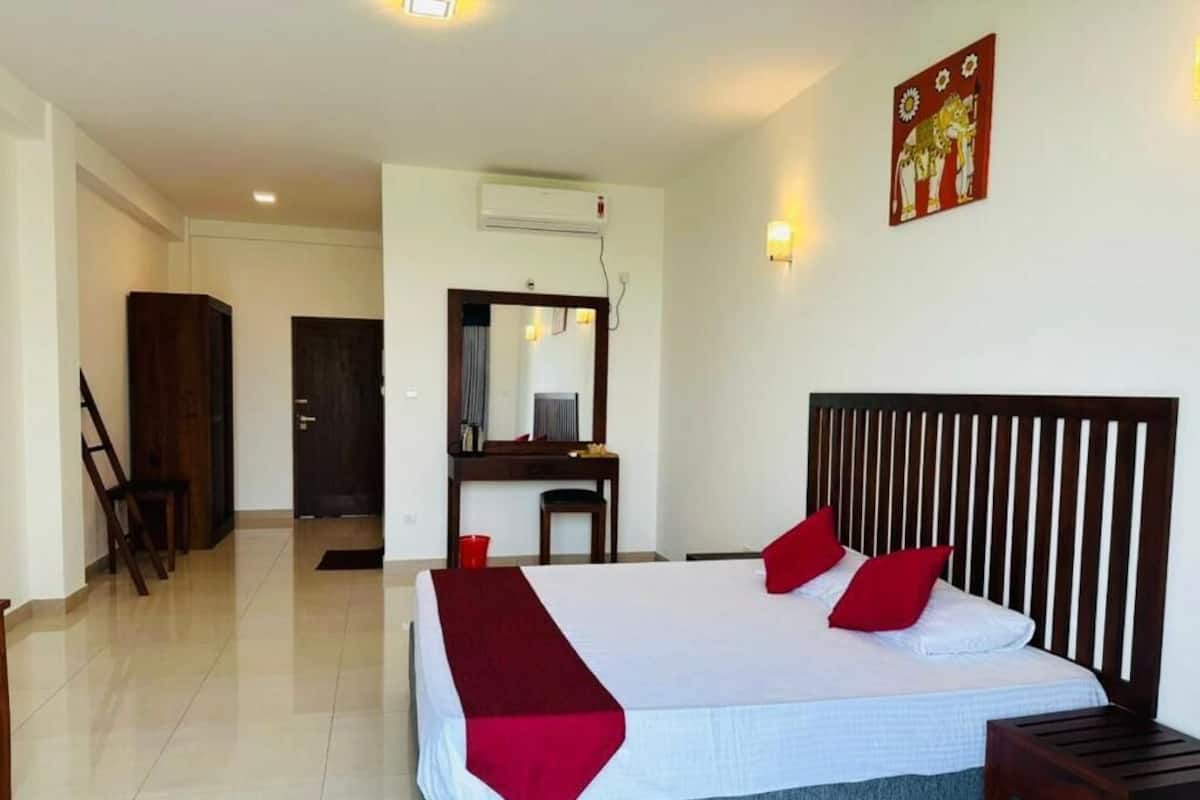 Deluxe Double Room, Balcony | Desk, WiFi (free)