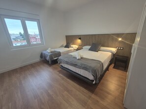 3 bedrooms, iron/ironing board, free WiFi, bed sheets