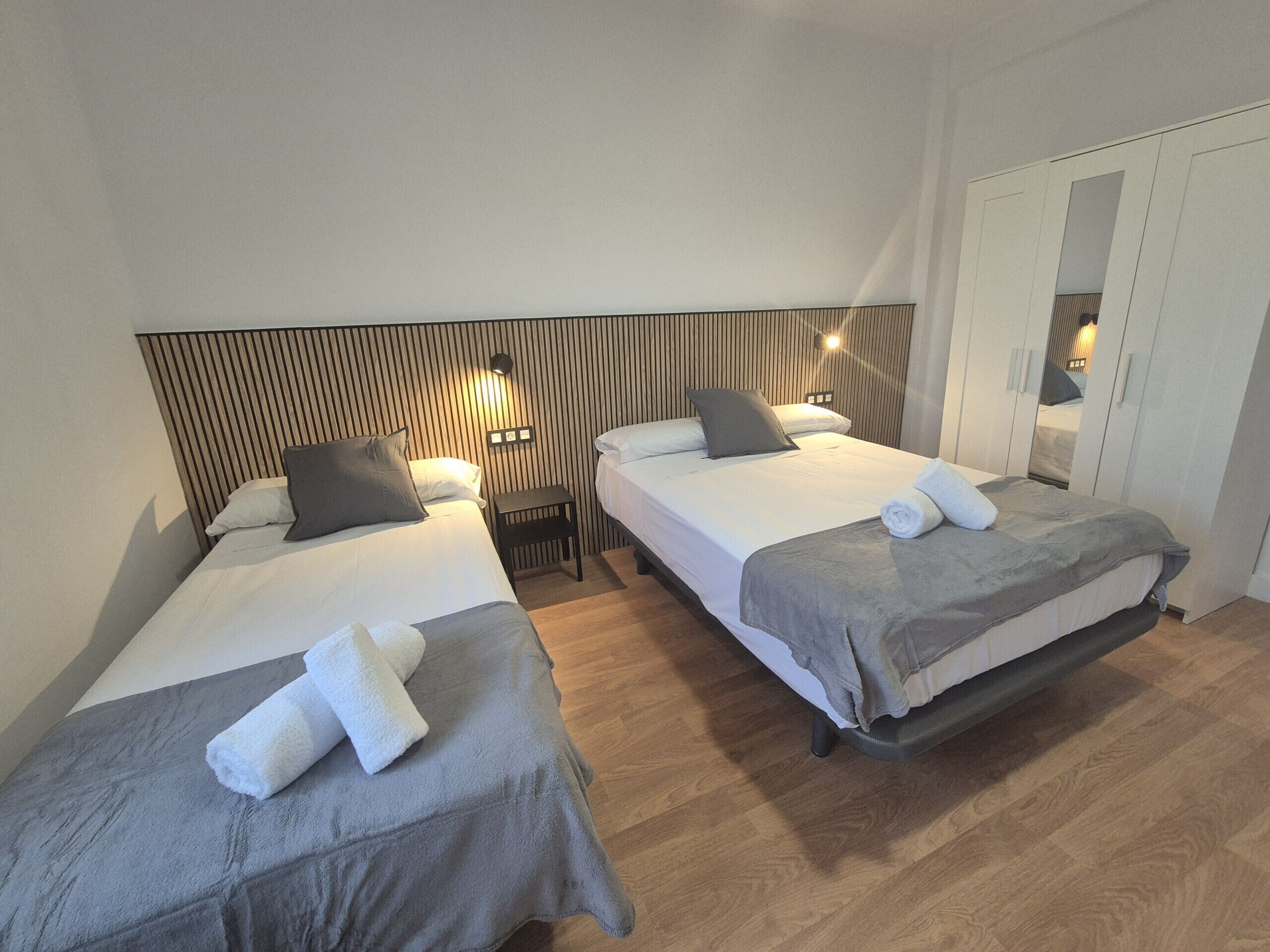 3 habitaciones, tabla de planchar con plancha y wifi gratis 