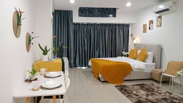 Iron/ironing board, WiFi, bed sheets