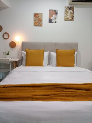 Iron/ironing board, WiFi, bed sheets