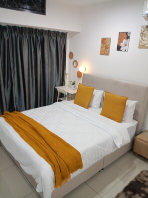 Iron/ironing board, WiFi, bed sheets
