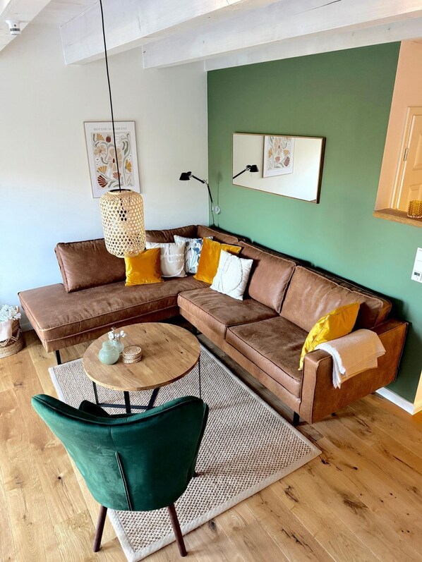 Téléviseur, table de ping-pong, chaîne audio