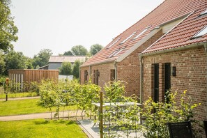 Unclassified image, 2 of 65, button