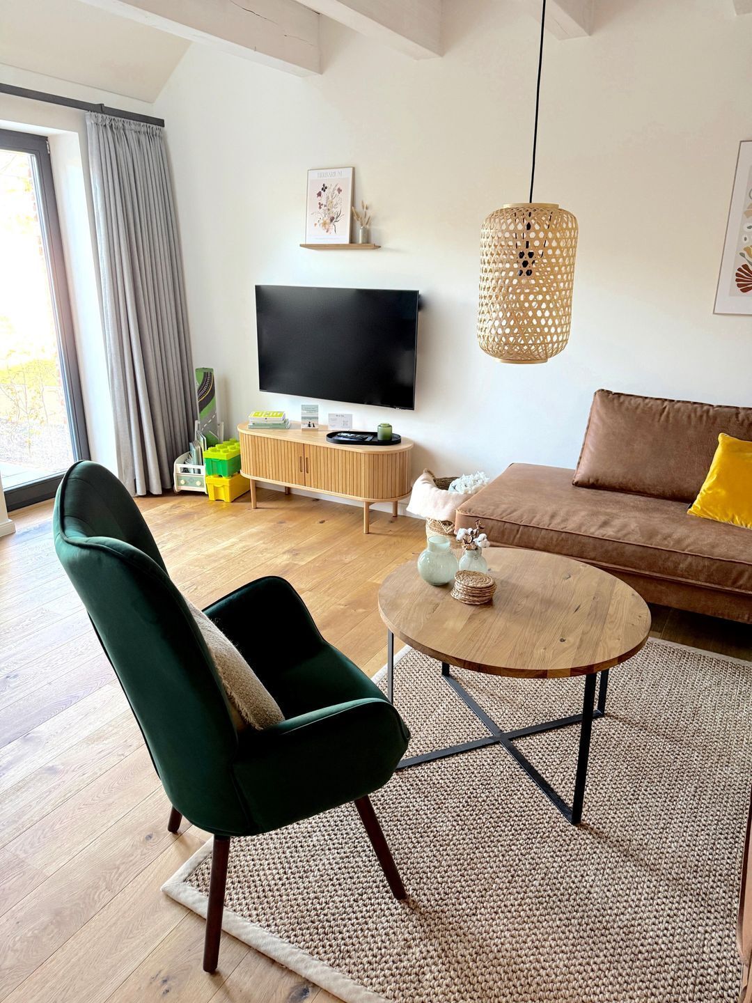 Fernseher, Tischtennisplatte, Stereoanlage
