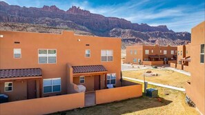 Exterior - Red Rock Retreat - Pool/Hot Tub, Park, Yard Games, Basketball and Tennis Courts (Moab)