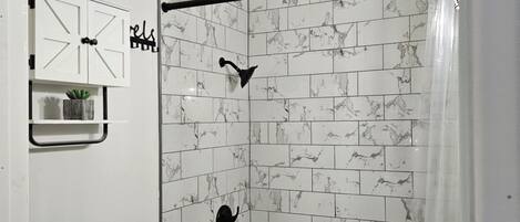 Assecador de cabells, tovalloles, sabó i xampú