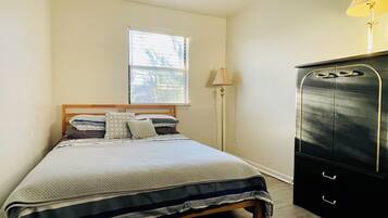 2 bedrooms, iron/ironing board, WiFi, bed sheets