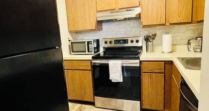 1st Floor 2BR in Primos Near Airport & Sports AC + WiFi Comfort