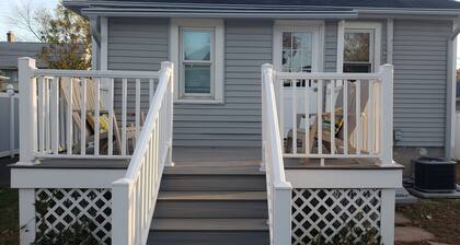 Cozy & Peaceful - gated yard, enclosed porch