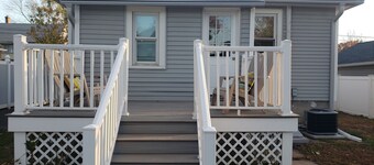 Cozy & Peaceful - gated yard, enclosed porch