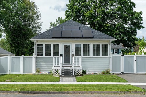 Cozy & Peaceful - gated yard, enclosed porch