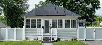 Cozy & Peaceful - gated yard, enclosed porch