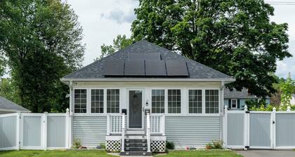 Cozy & Peaceful - gated yard, enclosed porch