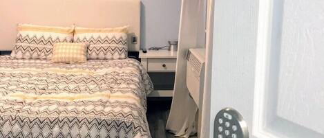 1 chambre, fer et planche à repasser, Wi-Fi, draps fournis