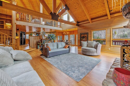 Nice and quiet cabin, river front, close to Sequoia National Park, fast WiFi