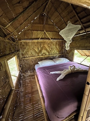 Basic Room, Patio, Sea View - Shared Bathroom | Draps fournis