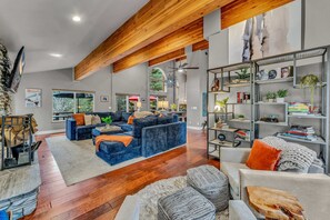 Télévision, cheminée