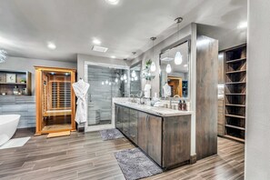 Shower, hair dryer, towels - Upscale Incline Village Home with Hot Tub & Sauna (Incline Village)