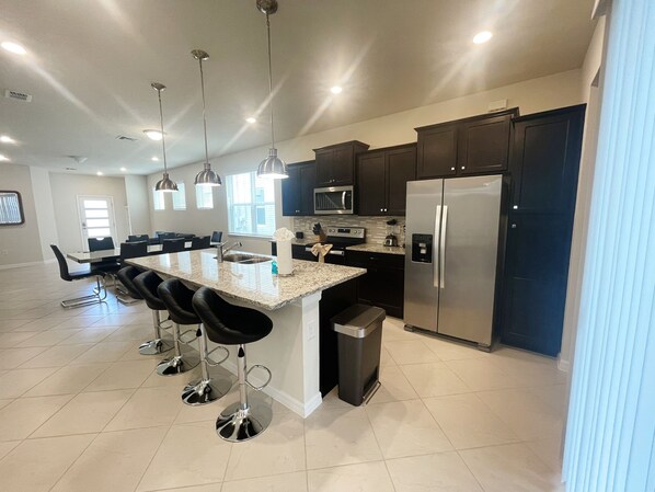 Private kitchen - Spacious 5-bedroom villa with AC and WiFi in charming Clermont (Clermont)