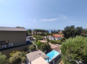 Outdoor pool - Villa with swimming pool, Jacuzzi, roof top, beach and village on foot (les issambres)