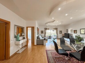 Interior - Apartment at Lagos Marina Park with pool (Lagos)