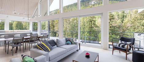 TV connectée, cheminée