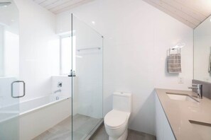 Dusche, Haartrockner, Shampoo