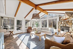 Smart TV, fireplace, offices