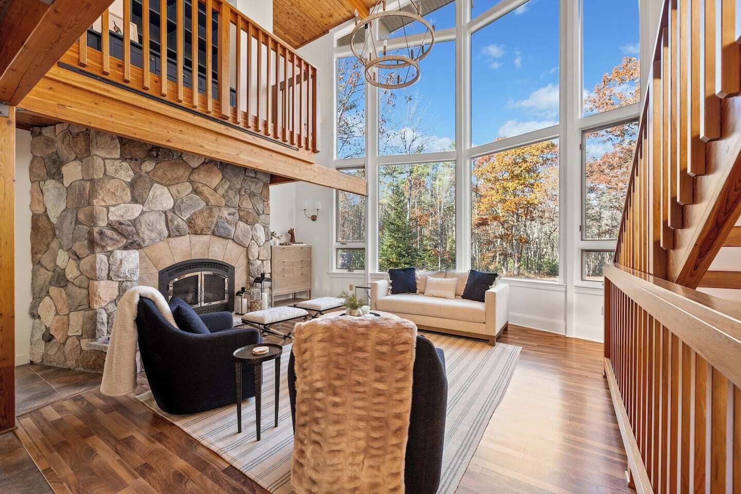 Smart TV, fireplace, books, stereo