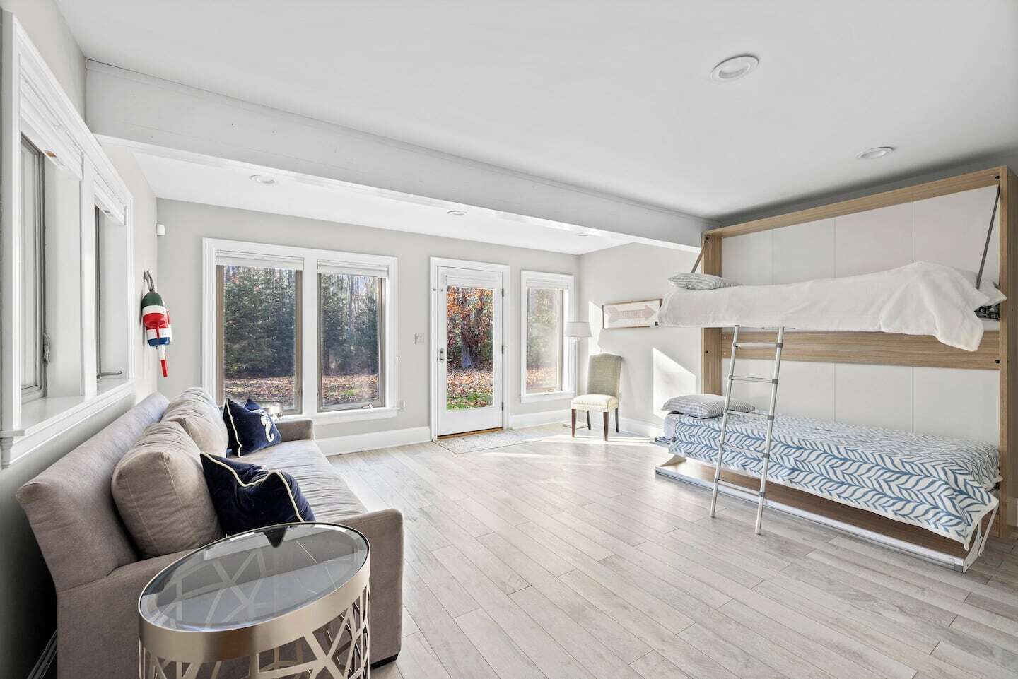 4 bedrooms, desk, iron/ironing board, travel crib