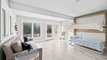 4 bedrooms, desk, iron/ironing board, travel crib