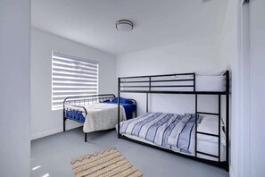 3 室のベッドルーム、アイロン / アイロン台、WiFi、ベッドシーツ