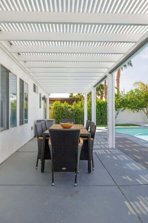 Outdoor dining - Desert Dream Getaway with Private Pool & BBQ (Indio)