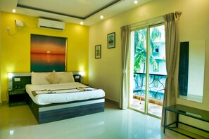 Luxury Room With Balcony - Daksh Elite Candolim Goa (Candolim)