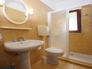 Classic Apartment, 1 Bedroom | Bathroom | Shower