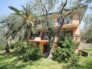 คลาสสิกอพาร์ทเมนท์, 1 ห้องนอน | บริเวณภายนอก