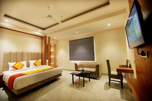 Luxury Double Room, City View | In-room safe, desk, soundproofing, iron/ironing board