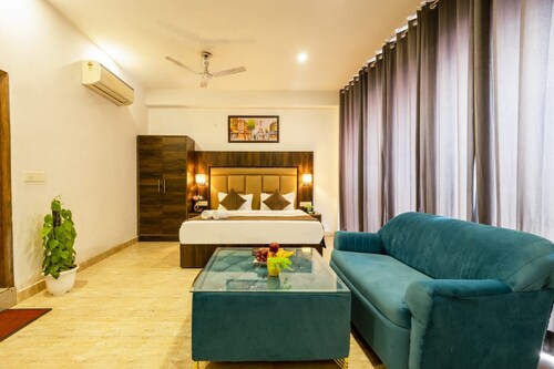 Hotel Kiara Delhi Airport