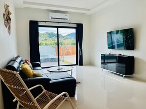 Living area - Unchan Livliness Pool Villa  (Tambon Ao Nang)