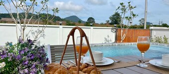 Unchan Livliness Pool Villa