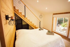 11 bedrooms, iron/ironing board, WiFi, bed sheets