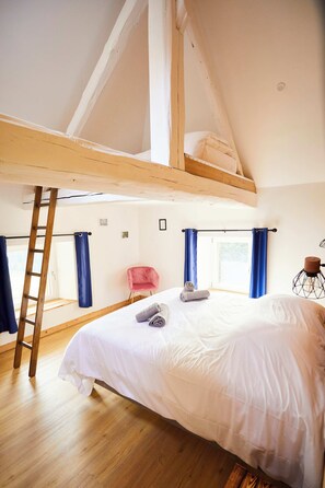 11 bedrooms, iron/ironing board, WiFi, bed sheets