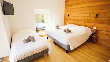 11 bedrooms, iron/ironing board, WiFi, bed sheets