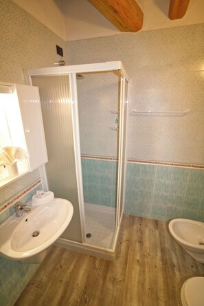 อพาร์ทเมนท์ | ห้องน้ำ | ฝักบัว, ของใช้ในห้องน้ำฟรี, ไดร์เป่าผม, ผ้าเช็ดตัว