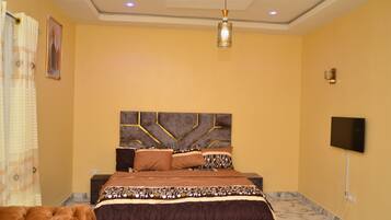 3 Schlafzimmer, Zimmersafe, Schreibtisch, Bügeleisen/Bügelbrett