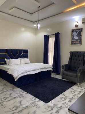 3 Schlafzimmer, Zimmersafe, Schreibtisch, Bügeleisen/Bügelbrett